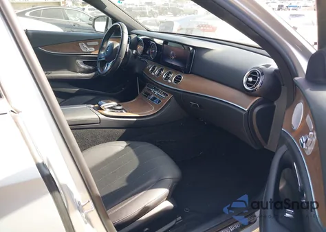 2019 Mercedes-Benz E 450 4Matic z USA, uszkodzony, nr VIN WDDZH6JBXKA638326